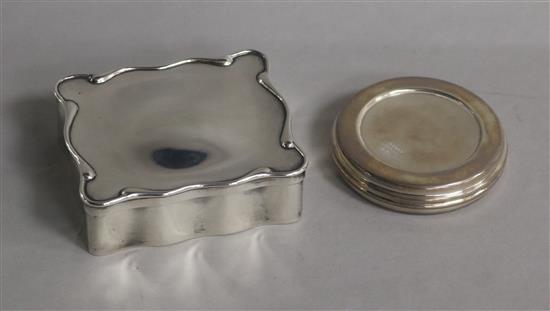 An Edwardian silver trinket box, a sterling silver travelling telescopic cup and two sterling silver pill boxes.